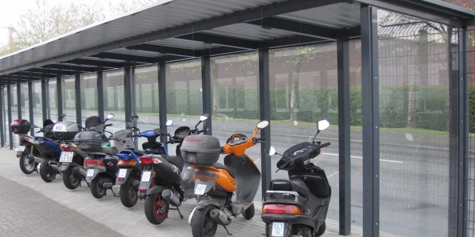 Fahrradüberdachung CREDO als Motorrollerüberdachung