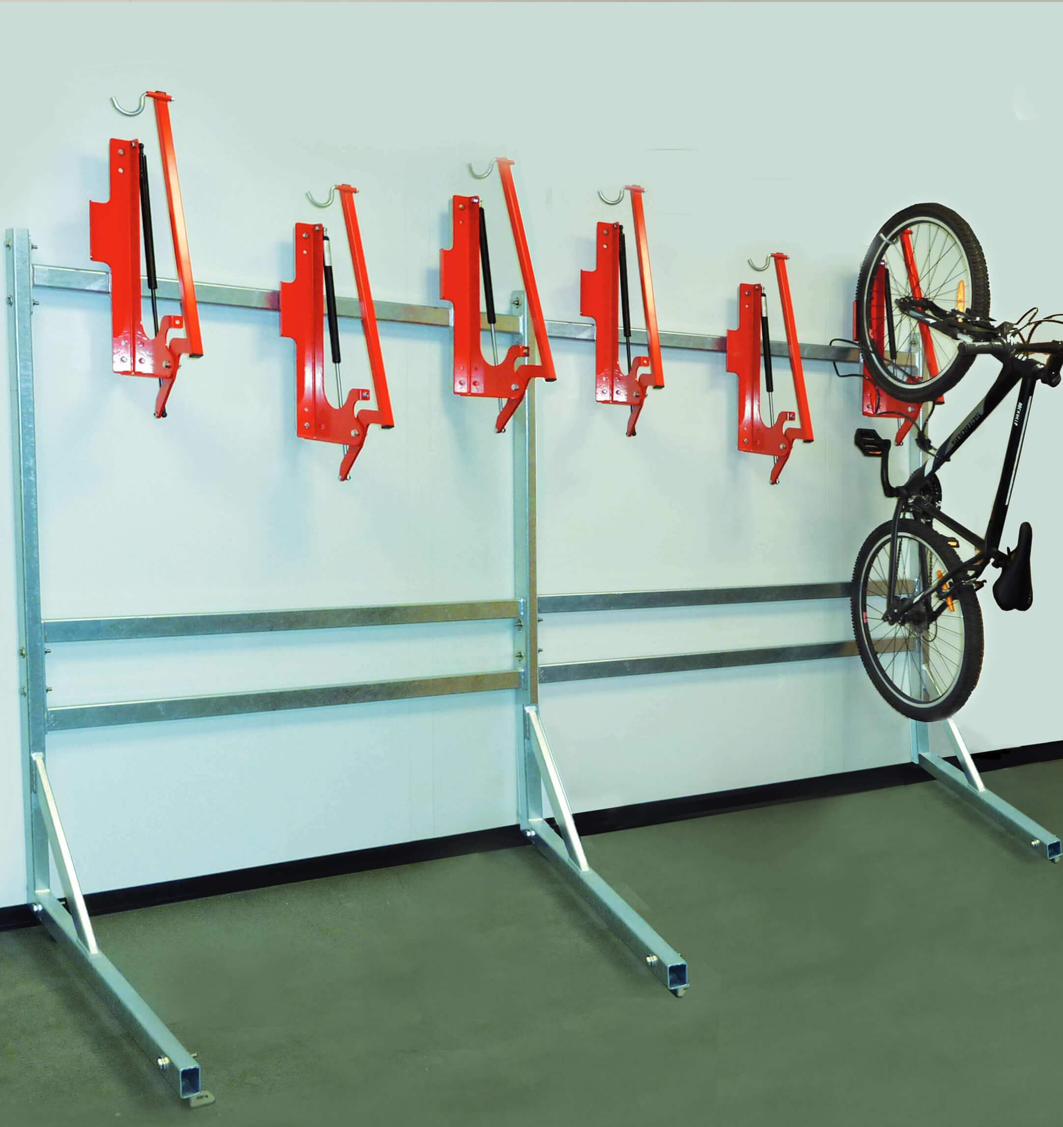 Grund und Anbau Lift mit Fahrrad b
