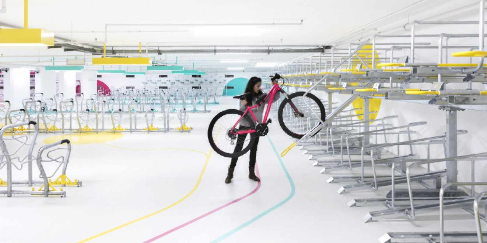 Radstation/Fahrradparkhaus: Ausstattung | Parken auf mehreren Ebenen