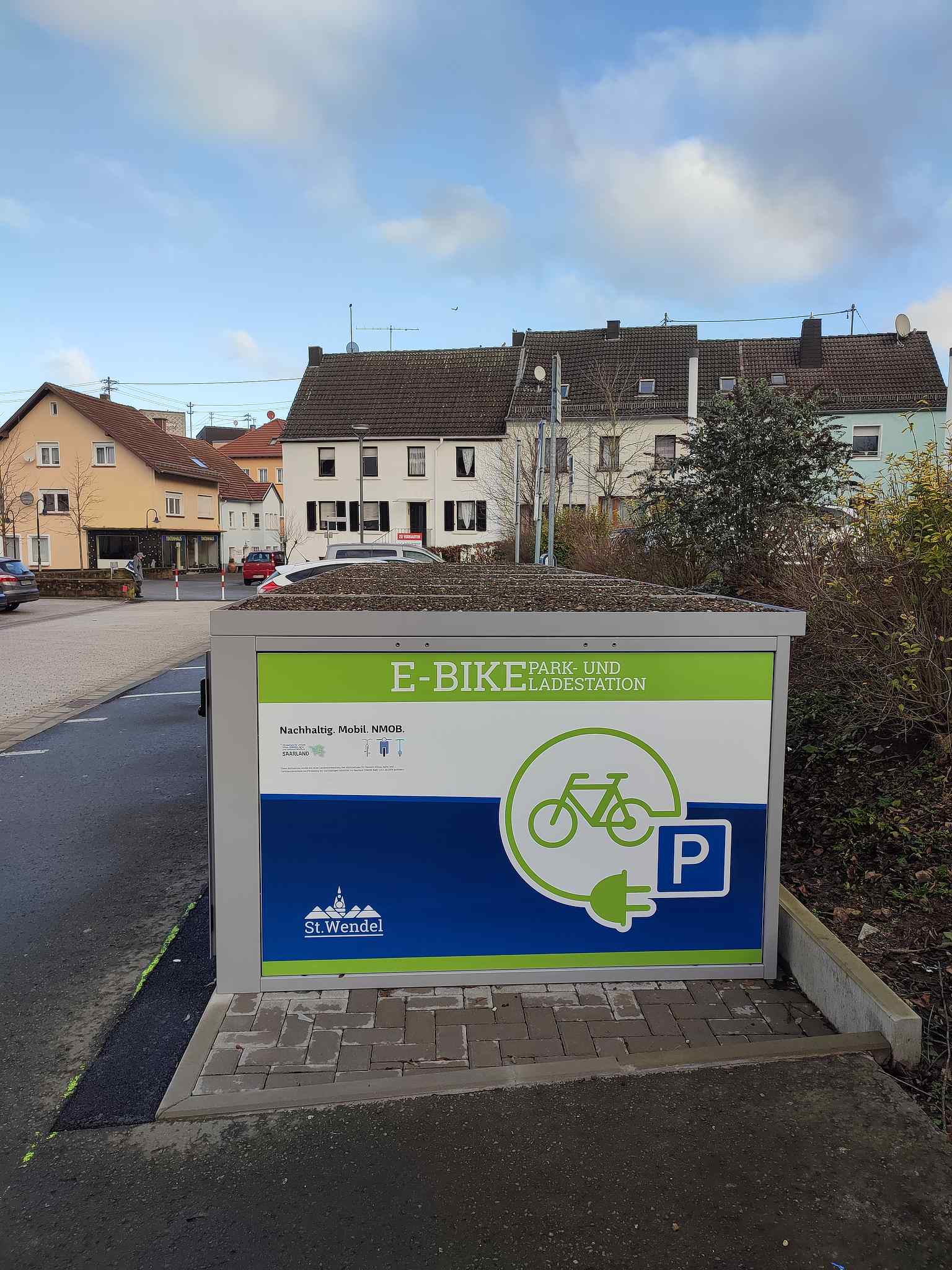 Fahrradbox ARETUS mit Energiesäule Fahrradboxen & Fahrradgaragen - ARETUS mit Energiesäule