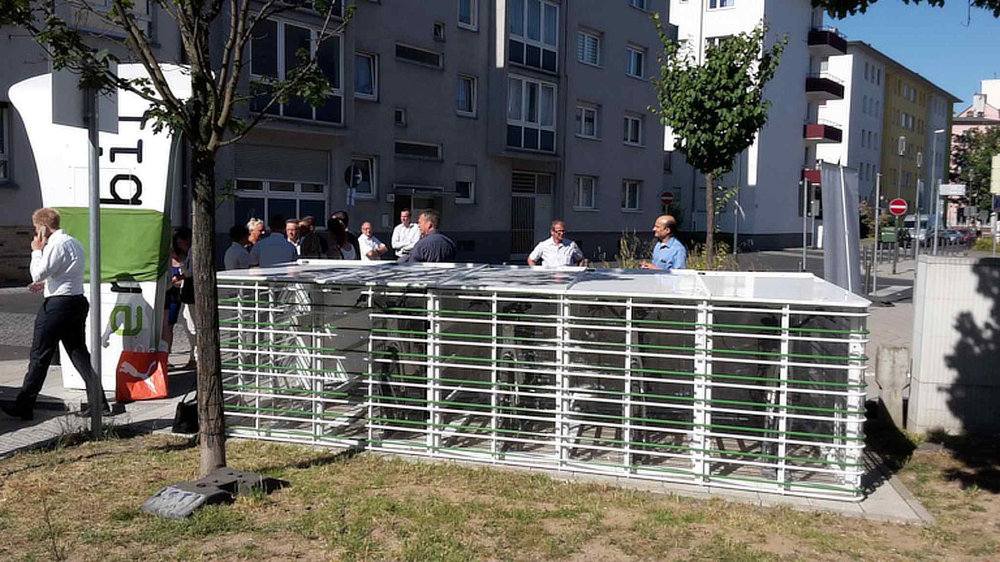 Fahrradbox ARETUS mit Energiesäule Fahrradboxen & Fahrradgaragen - ARETUS mit Energiesäule