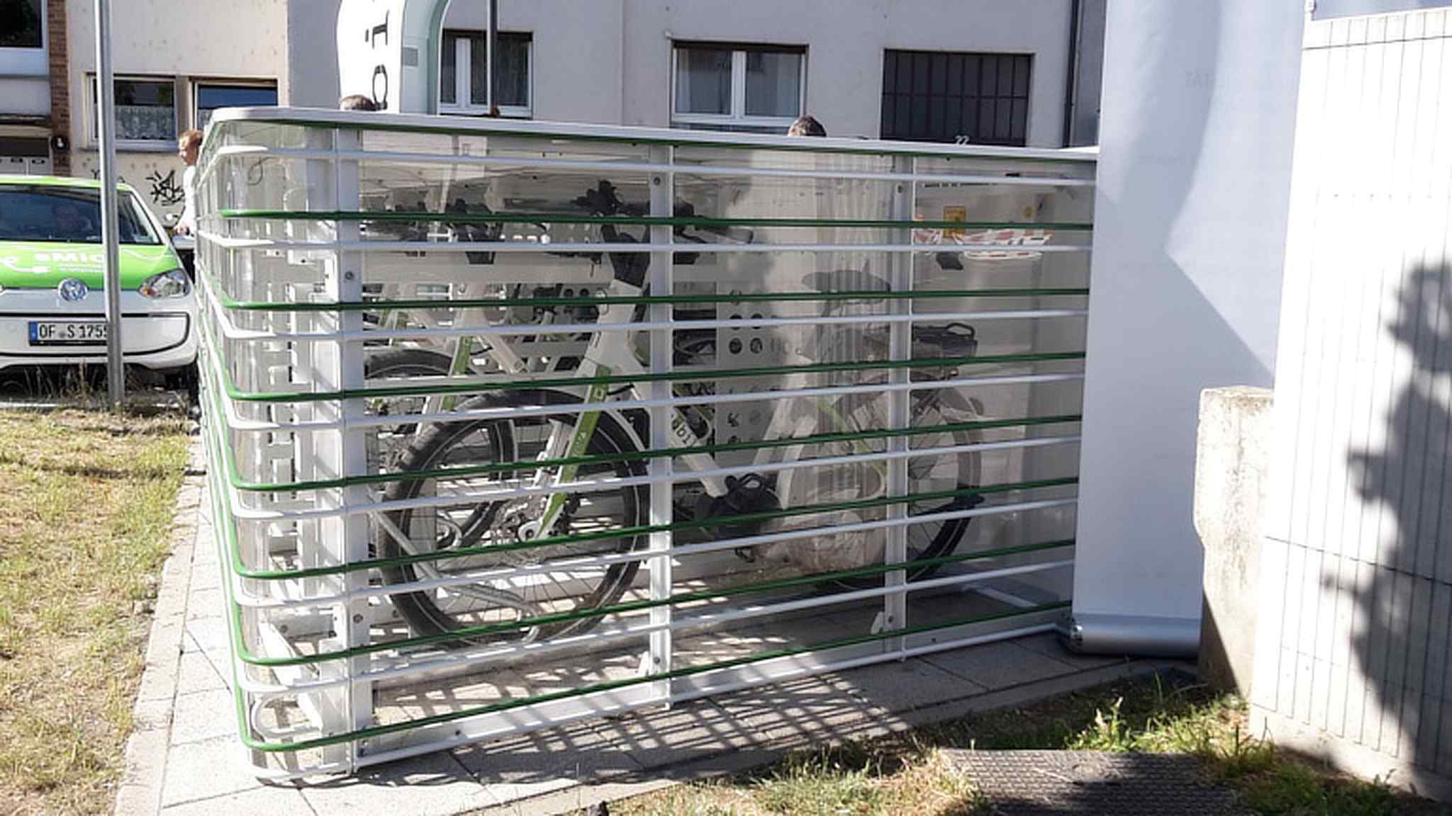Fahrradbox ARETUS mit Energiesäule Fahrradboxen & Fahrradgaragen - ARETUS mit Energiesäule