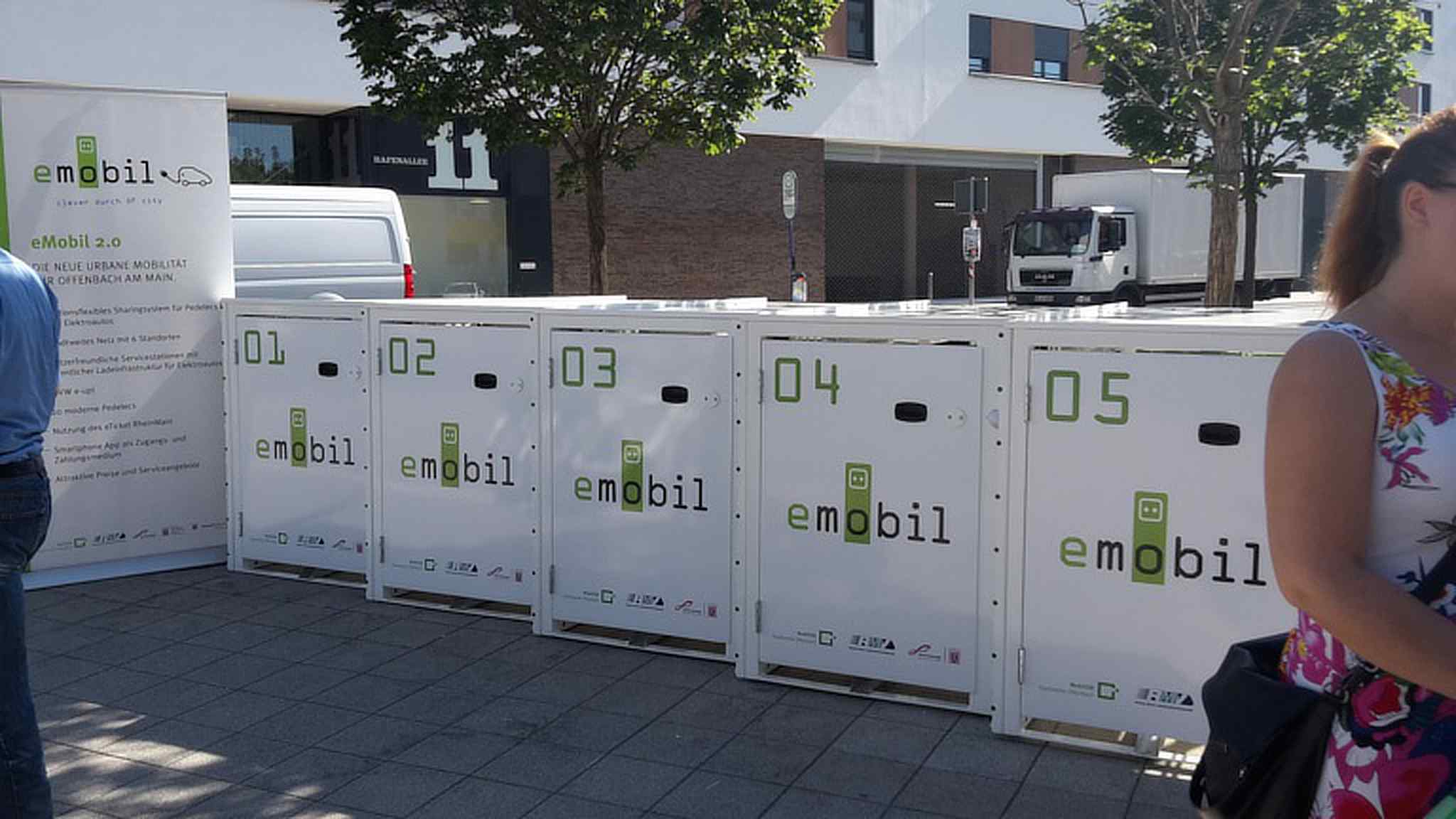 Fahrradbox ARETUS mit Energiesäule Fahrradboxen & Fahrradgaragen - ARETUS mit Energiesäule