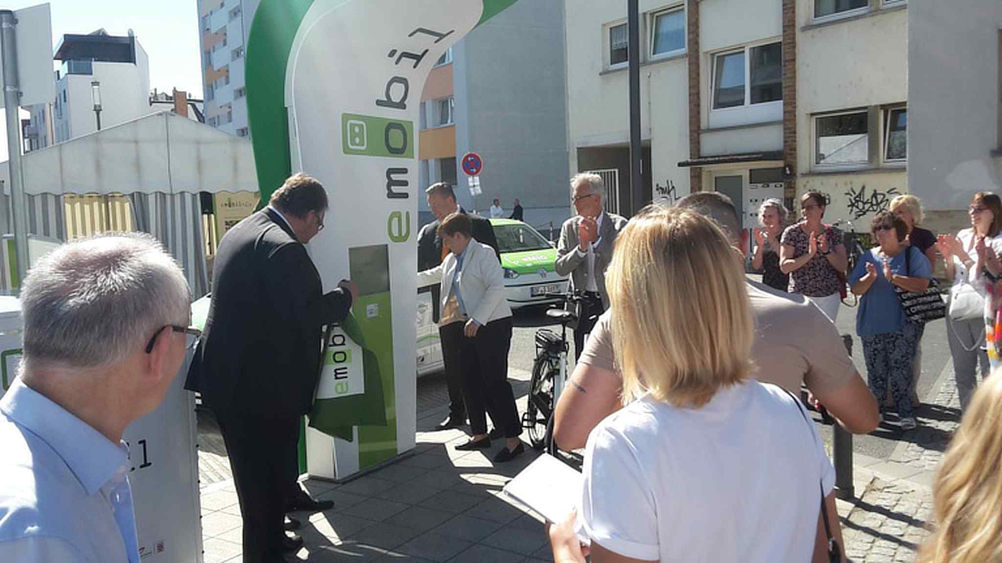 Fahrradbox ARETUS mit Energiesäule Fahrradboxen & Fahrradgaragen - ARETUS mit Energiesäule