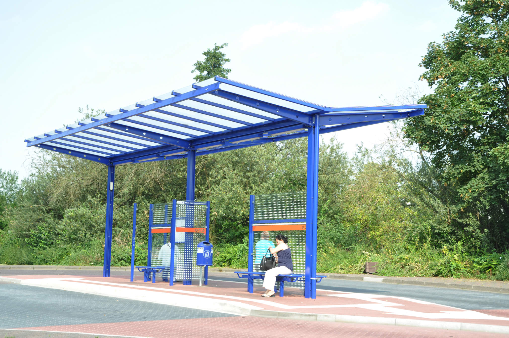 Fahrgastunterstände & Wartehallen - DOMINO