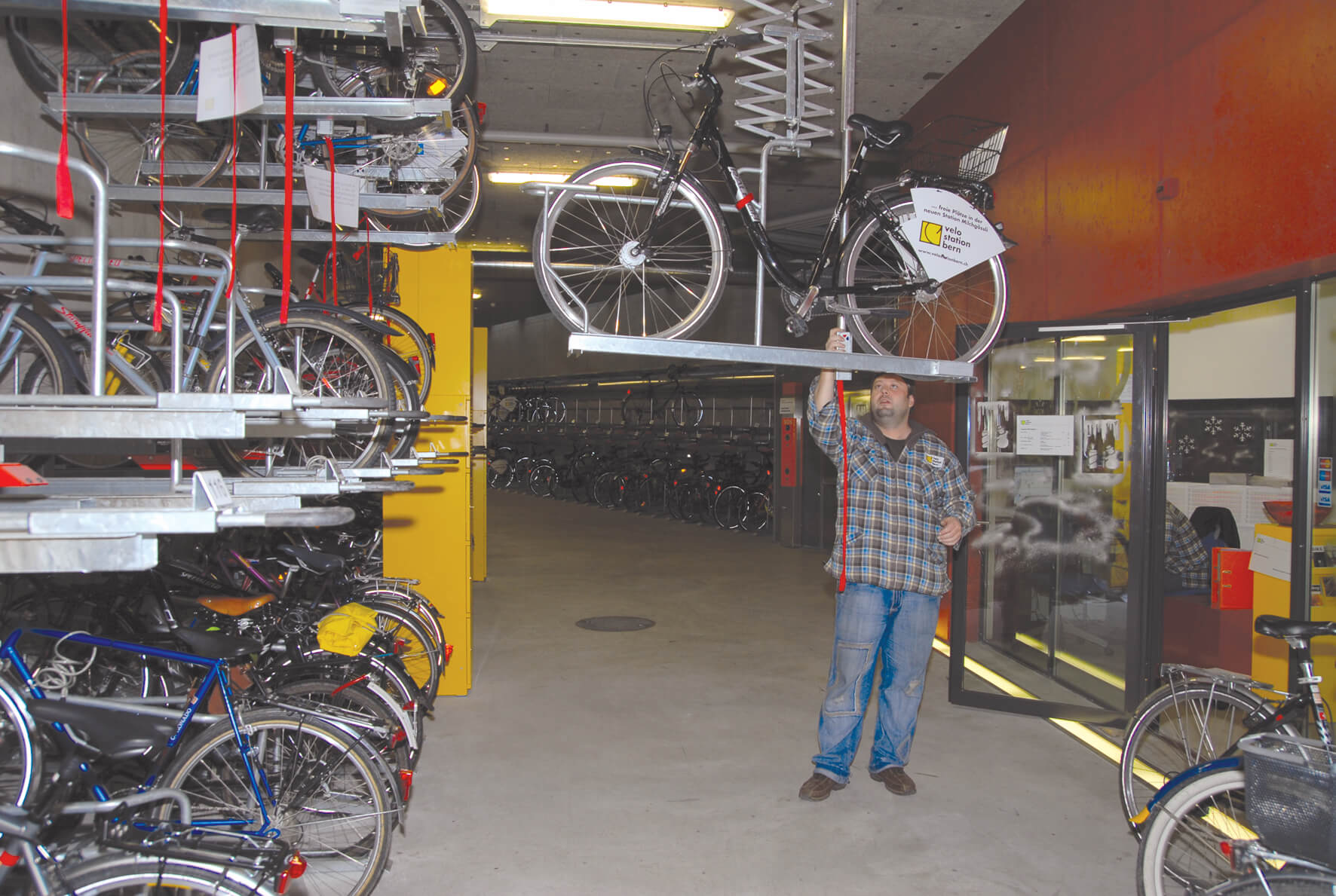 Fahrradparker DREIPLUS: Auffahrt 3 Ebenen Parker - DREIPLUS