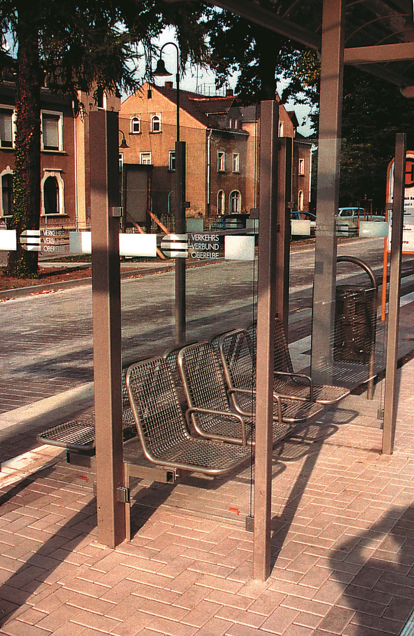 Fahrgastunterstände & Wartehallen - FAHRGASTZONEN