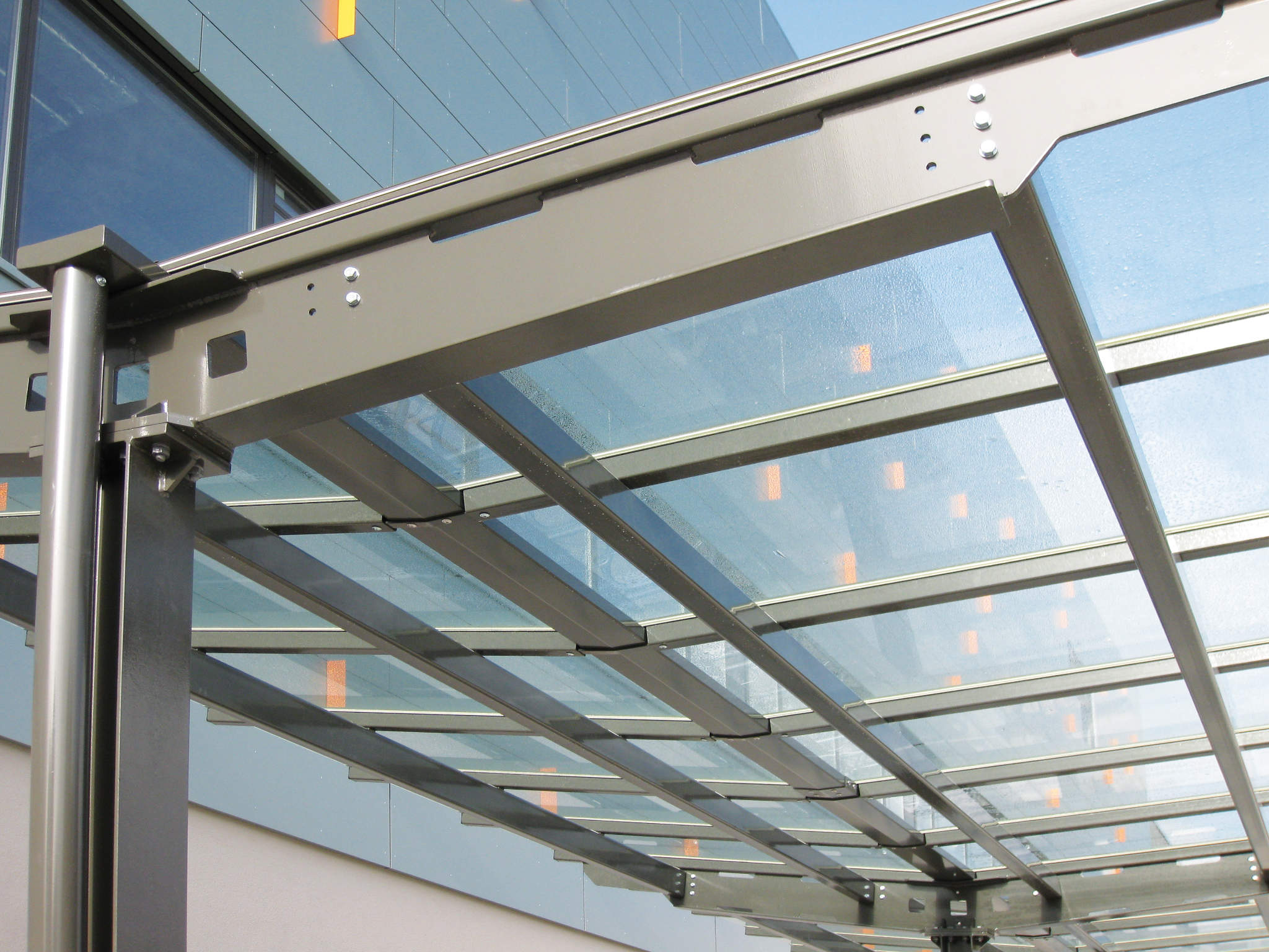 Freiflächenüberdachung FAVORIA Freiflächenüberdachungen - FAVORIA