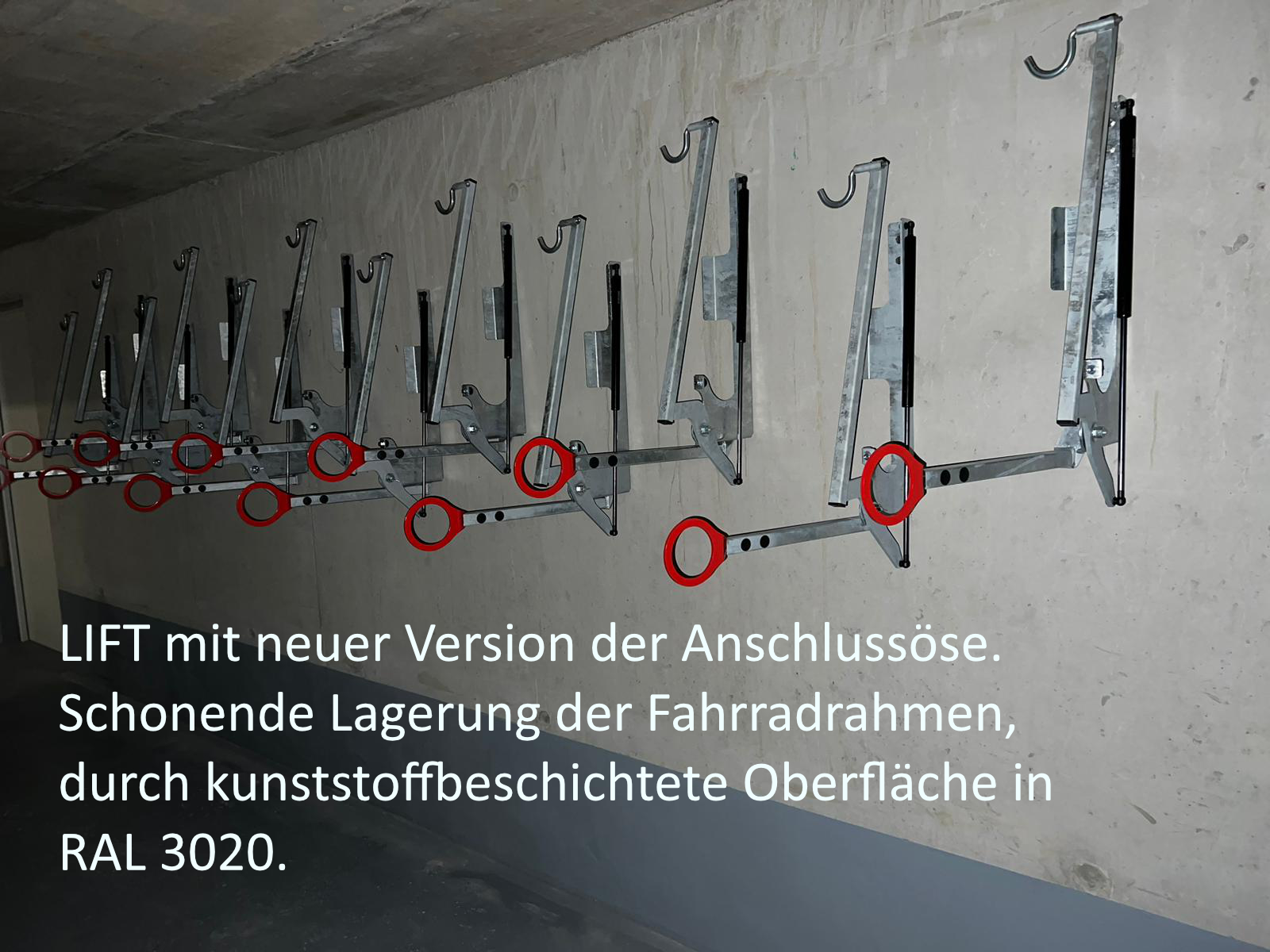 LIFT mit neuer Version der Anschlussöse. Schonende Lagerung der Fahrradrahmen, durch kunststoffbeschichtete Oberfläche in RAL 3020 Senkrechtparker - LIFT