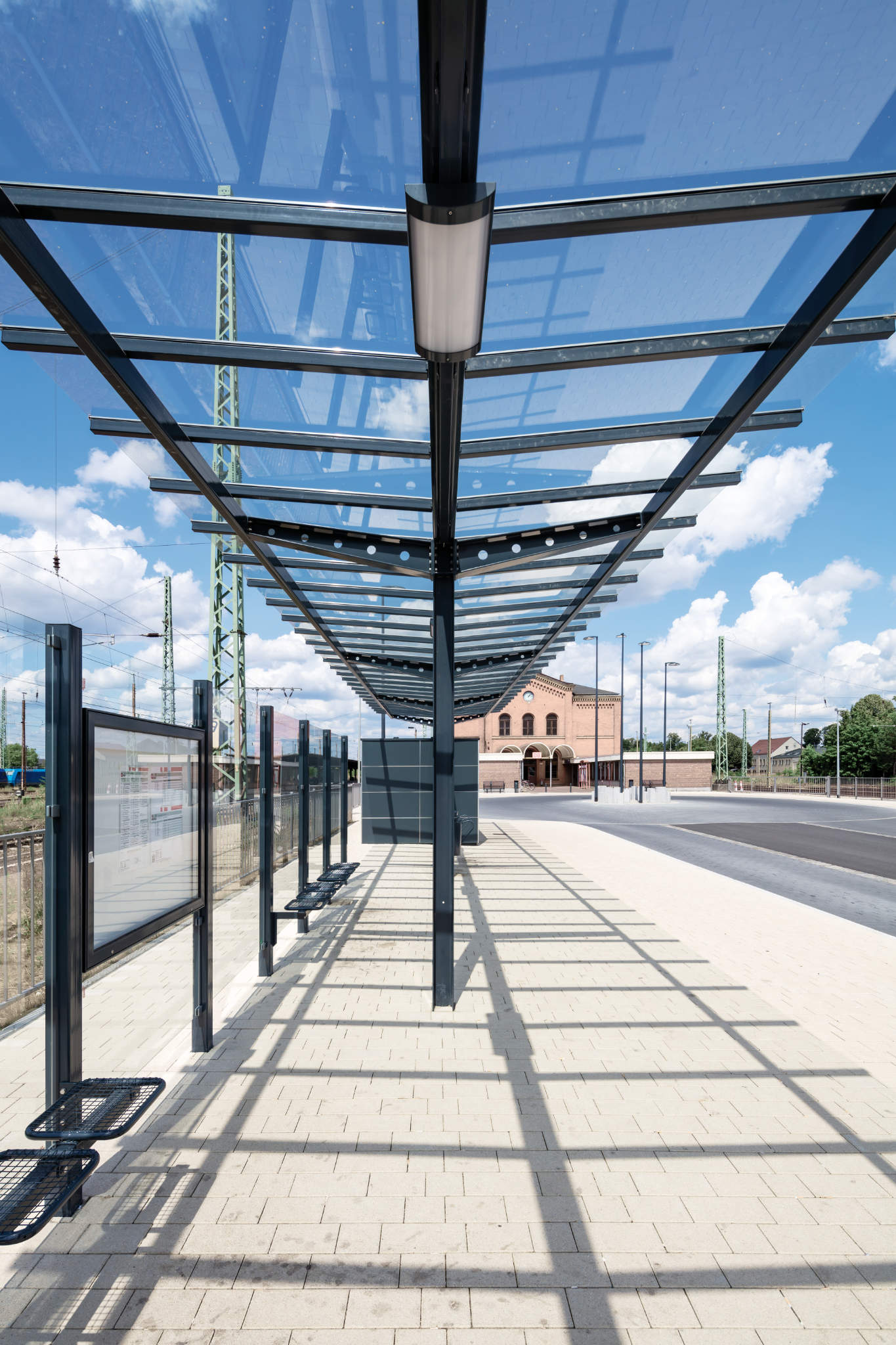 Fahrgastunterstände & Wartehallen - OPTURA