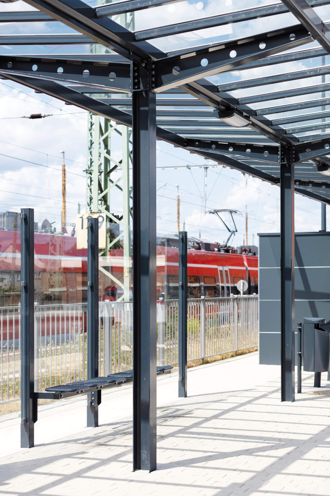 Fahrgastunterstände & Wartehallen - OPTURA