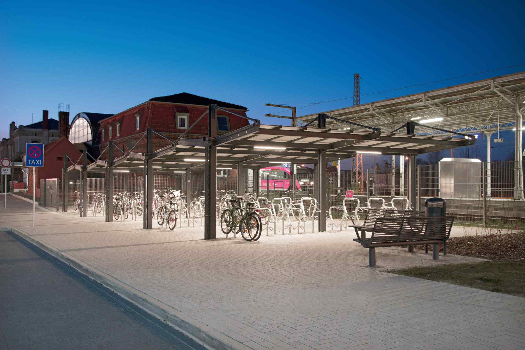 Fahrradüberdachungen - PYLON