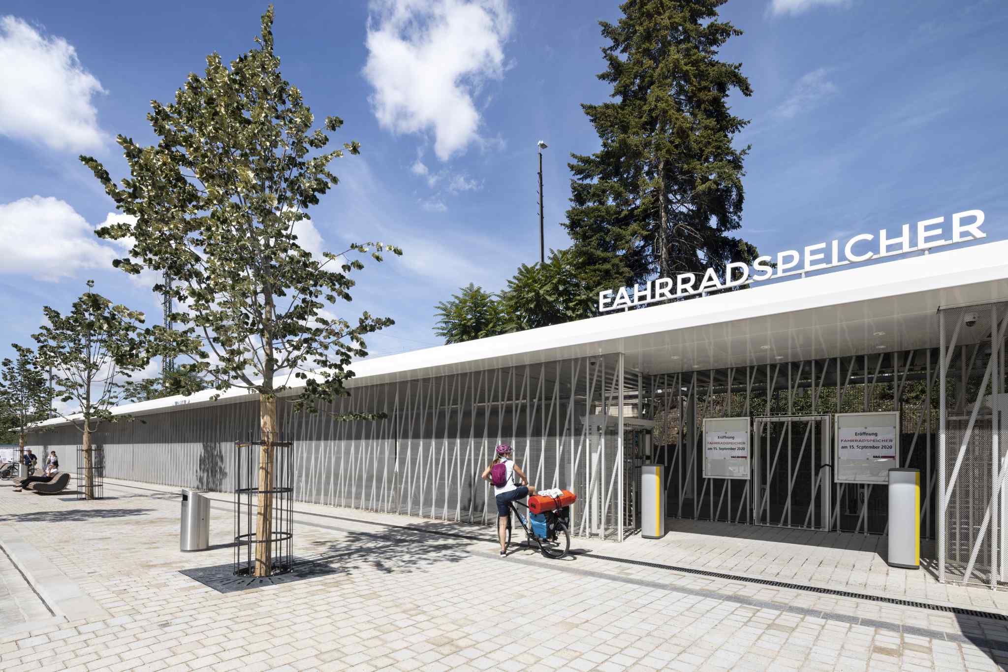 Produkte - Radstation/Fahrradparkhaus: Ausstattung