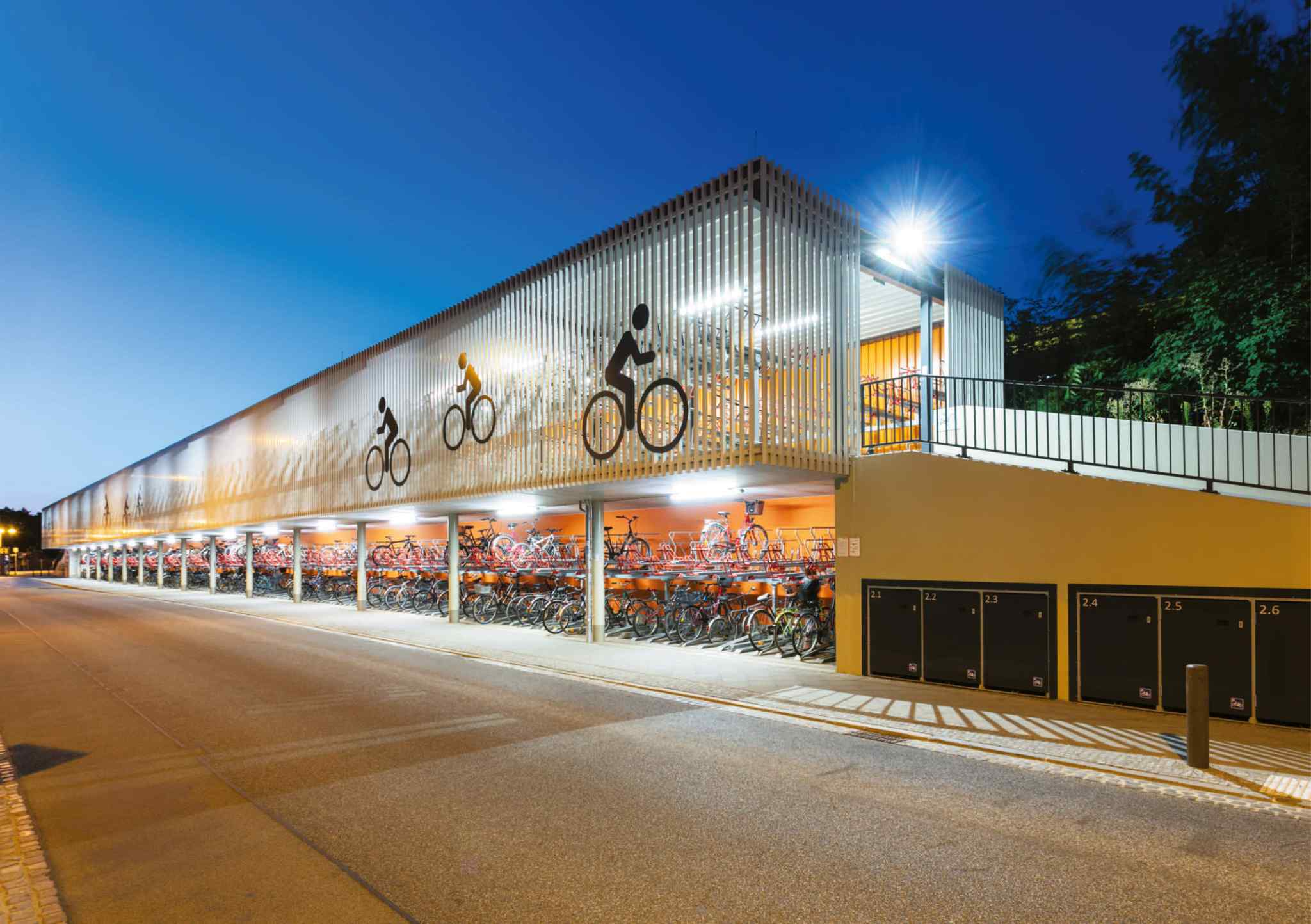 Produkte - Radstation/Fahrradparkhaus: Ausstattung