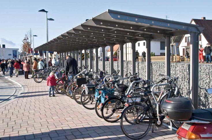 CONTURA Fahrradüberdachung – Robuste Formstahlkonstruktion mit individuell anpassbarer Dacheindeckung